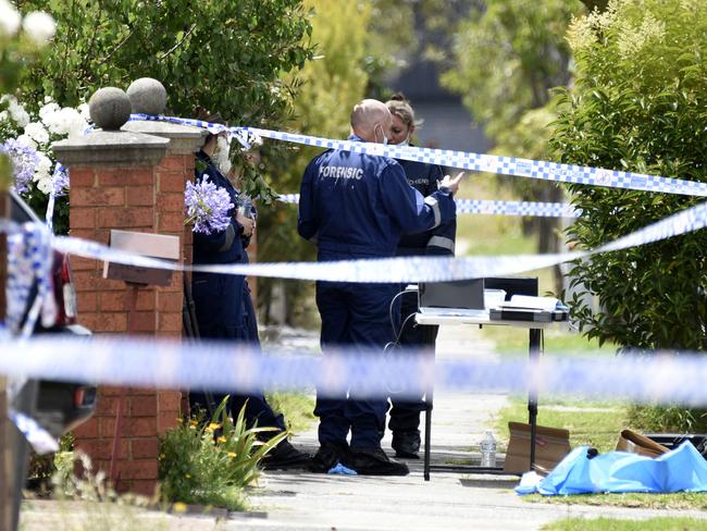 MELBOURNE, AUSTRALIA. NewsWire Photos. 21 DECEMBER, 2024. Police investigate the area outside a property on Gentles Ave Campbellfield where a man was shot multiple times and later died from his injuries. Picture: NewsWire/ Andrew Henshaw