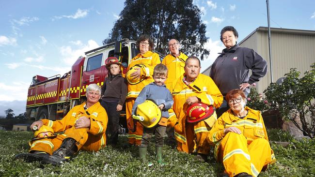 Losing control: Maindample brigade members say the Andrews Government has failed to genuinely consult Victoria’s 54,000 CFA volunteers on carving up the fire services. (From L-R: Chris Fauvel, Angus Parsons, 7, Ros Fauvel, John Egan, Ollie Parsons, 4, Vaughan Semler, Kerrie Heine and Mary-Anne Egan. Picture: Yuri Kouzmin