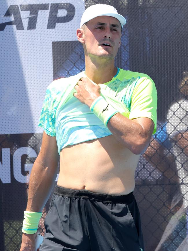 Bernard Tomic: “It’s so hot.” Picture: Steve Pohlner