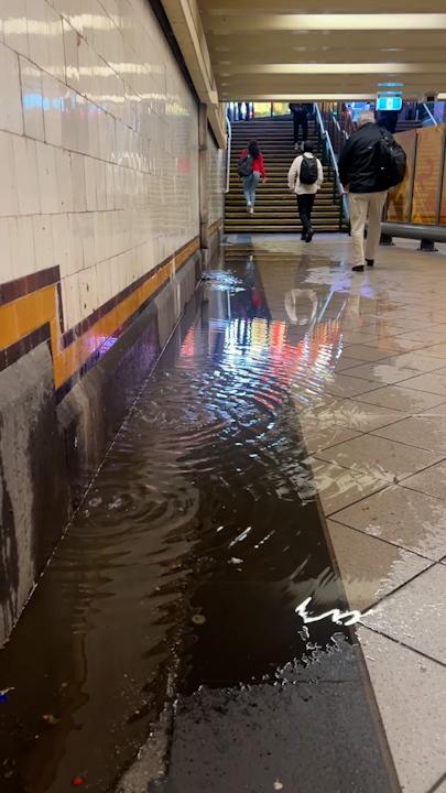 Water leaks into Flinders Street Station tunnel 