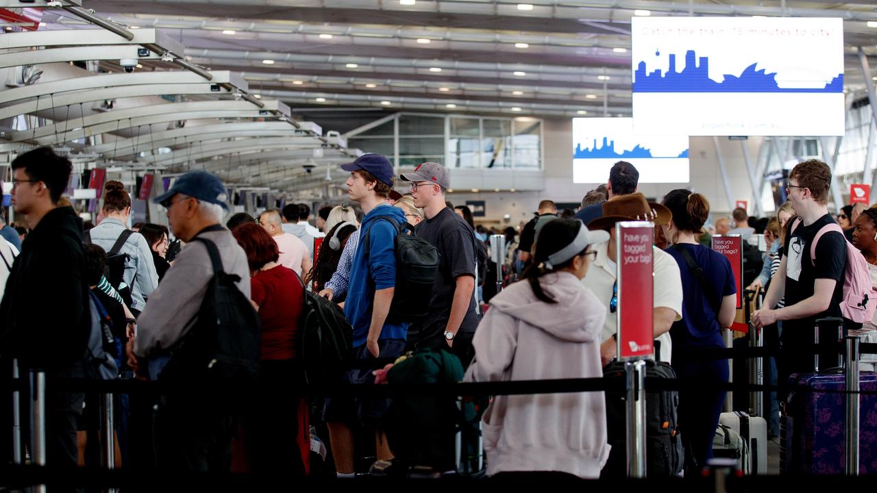 Travellers queue at Sydney Airport. Picture: NewsWire/Nikki Short
