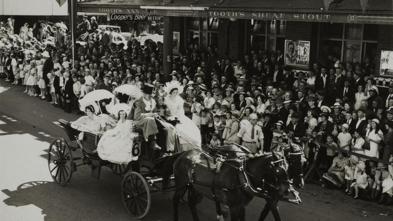 Parramatta’s sesquicentennial parade, Church Street, view of carriage, occupants in 19th century costume, and crowd lining street, 1938. Picture: Local Studies Photograph Collection, City of Parramatta