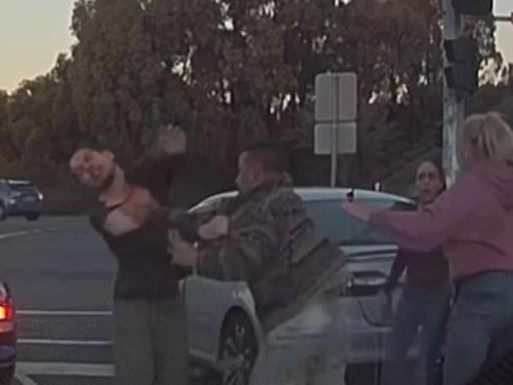 The male driver of the Ford can be seen with his shirt ripped as the first man continues to throw punches.