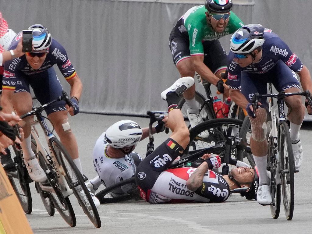 Ewan and Sagan took a nasty tumble (Photo by Christophe Ena / POOL / AFP).