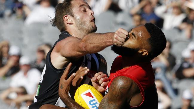 Heritier Lumumba marks under pressure from Alan Toovey. Picture: Michael Klein