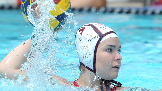 Vikings Lilyan Sheterline with the ball Vikings Vs Sunshine Coast Water Polo Queensland Premier League. Sunday October 31, 2021. Picture, John Gass