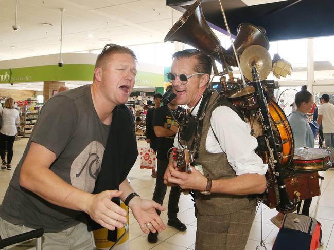 One man band,  Uptown Brown, is performing at the Gold Coast Airport over the next few days welcoming crowds to Blues on Broadbeach. David Winiata from Gosford joins in a sing a long with Uptown Brown. Picture Glenn Hampson