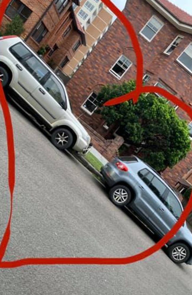 The man shared his note along with an image showing two cars in the spot to a Bondi Facebook group. Picture: Facebook/BondiLocalLoop