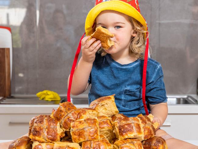 Coles’ new hot cross bun divides Aussies