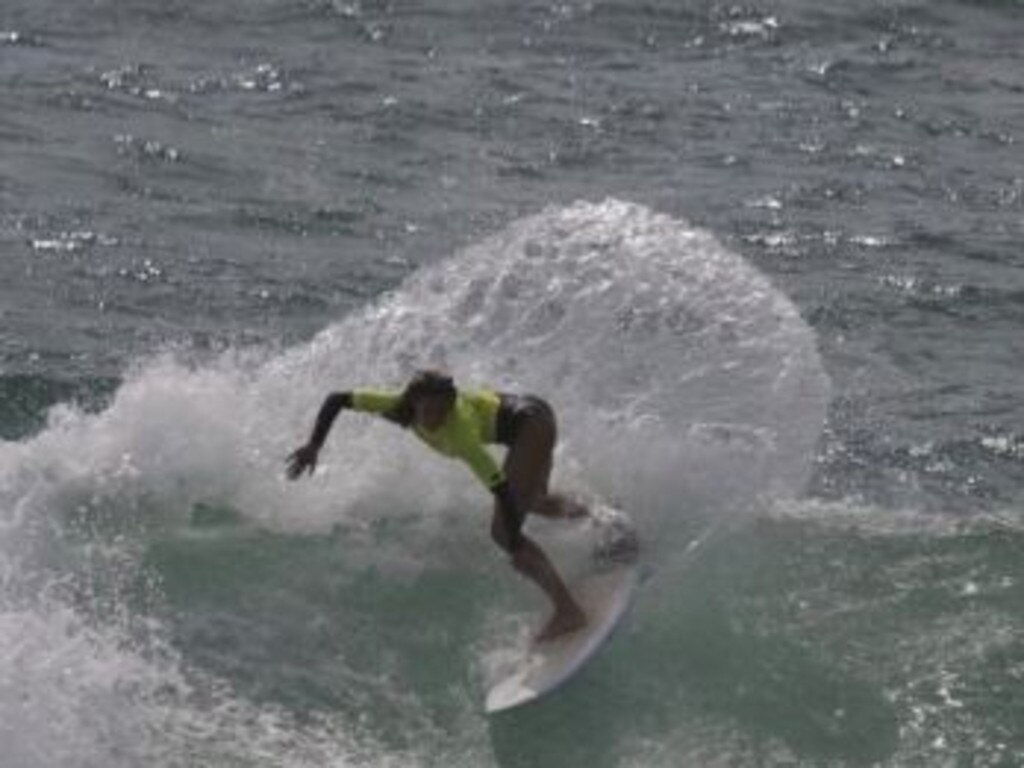 Sea White surfing