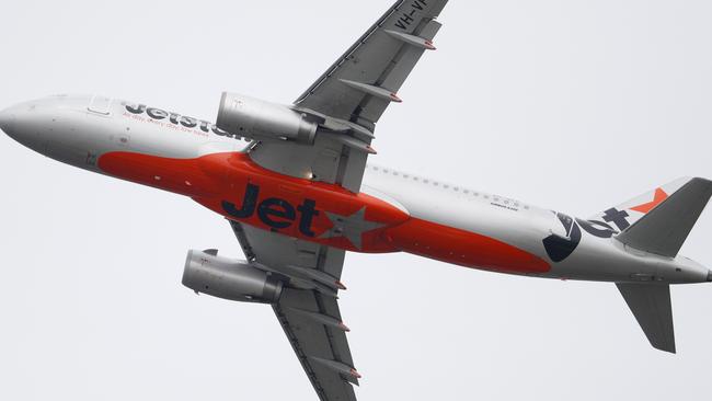 The cabin of the Gold Coast-bound Jetstar flight filled with fuel fumes, panicking passengers. (AAP Image/Daniel Munoz)