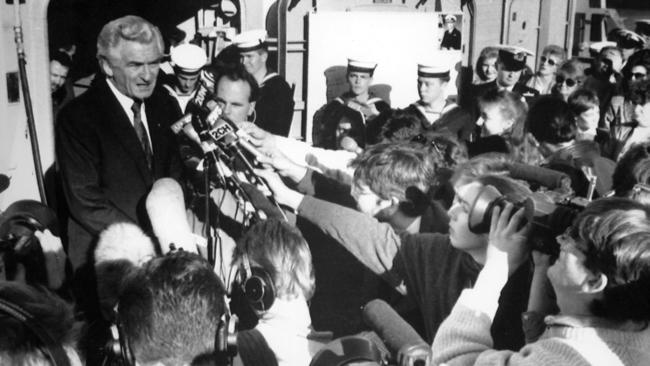 Prime Minister Bob Hawke bids farewell to Australian ships and sailors as they head for the Gulf for the 1990 Gulf War.