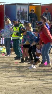 Thousands set bizarre world record in middle of the desert