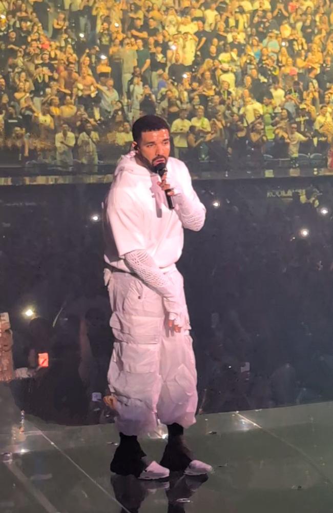 Drake gave one fan $25,000 and another $20,000. Picture: Nui Te Koha