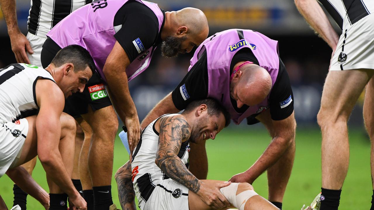 PERTH, AUSTRALIA – APRIL 16: Jeremy Howe of the Magpies clutches his knee during the 2021 AFL Round 05 match between the West Coast Eagles and the Collingwood Magpies at Optus Stadium on April 16, 2021 in Perth, Australia. (Photo by Daniel Carson/AFL Photos via Getty Images)