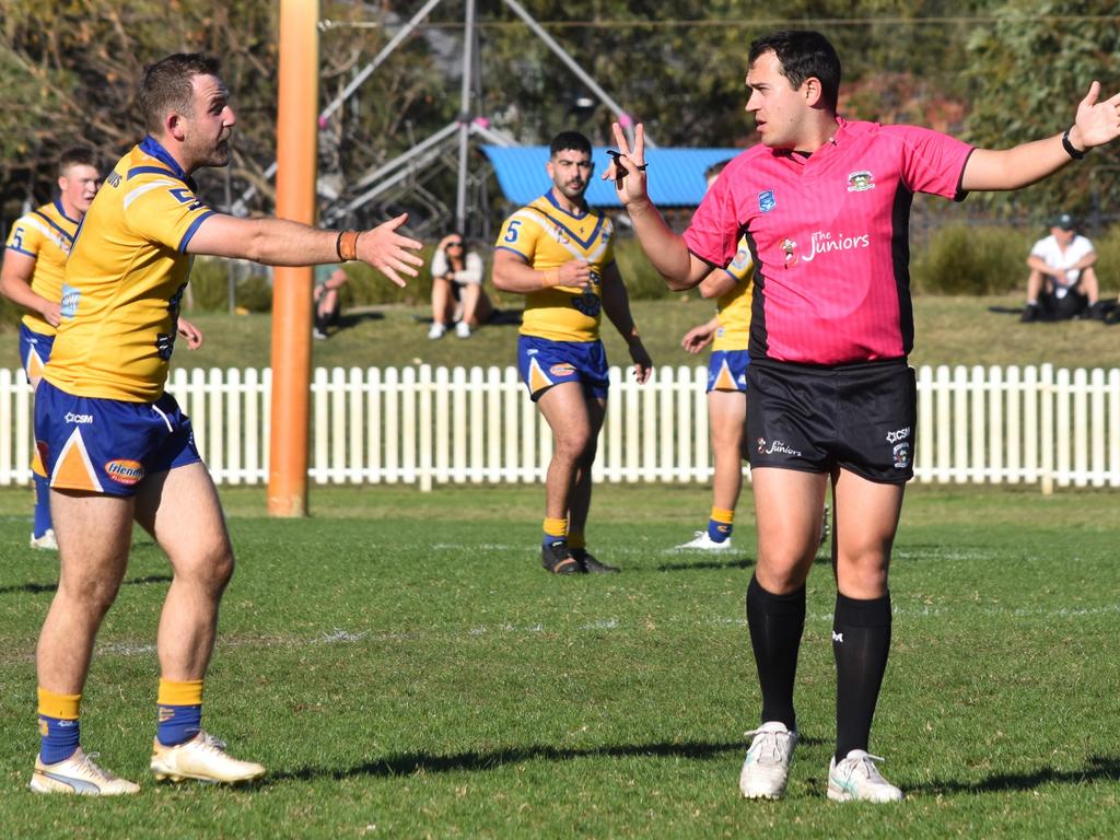 Ryan O'Connor debates a decision with the referee. Picture: Sean Teuma