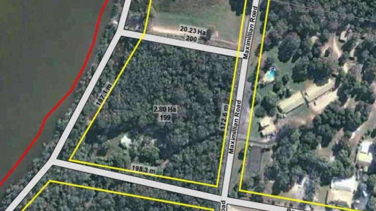 The proposed dwelling, on 199 Maximillian Rd, is to be located about 80m from the Noosa River.