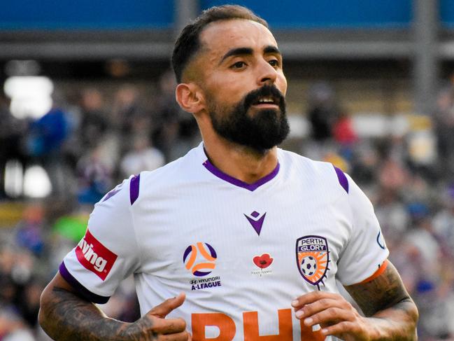 Diego Castro of Glory during the Round 5 A-League match between Newcastle Jets and Perth Glory at McDonald Jones Stadium in Newcastle, Saturday, November 9, 2019. (AAP Image/Devante Clut) NO ARCHIVING, EDITORIAL USE ONLY