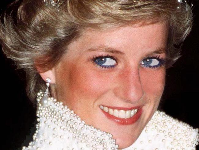 HONG KONG - NOVEMBER 10: (NOT FOR MAGAZINE COVER USE IN GERMANY BETWEEN 15 August and 31 August 2007) Princess Of Wales In Hong Kong Wearing A Pearl And Diamond Tiara Which Was A Wedding Gift From The Queen. (Photo by Tim Graham/Getty Images)