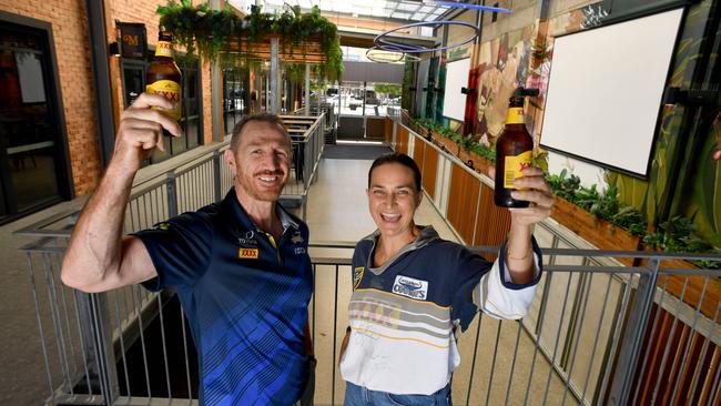 Martin Locke and Claire Schlothauer at Flinders Lane ready for the Cowboys home final. Picture: Evan Morgan