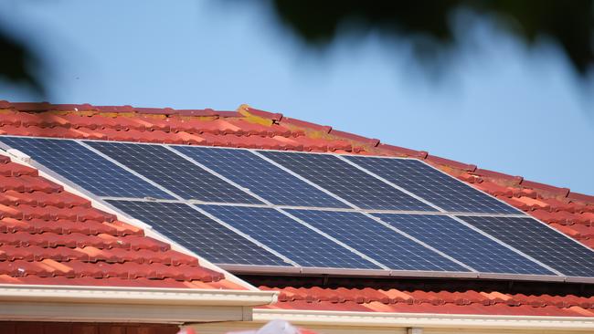 A senate committee has been told there needs to be more support to bring batteries online to store residential solar energy. Picture: NCA NewsWire / Luis Enrique Ascui