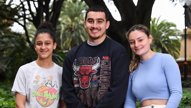 17-year-olds Gabriella El-Azzi and Charlotte Milbourn received early offers to university but Erik Patterson. Gabriella says her early placement “provides a bit of relief” heading into the HSC exam period.