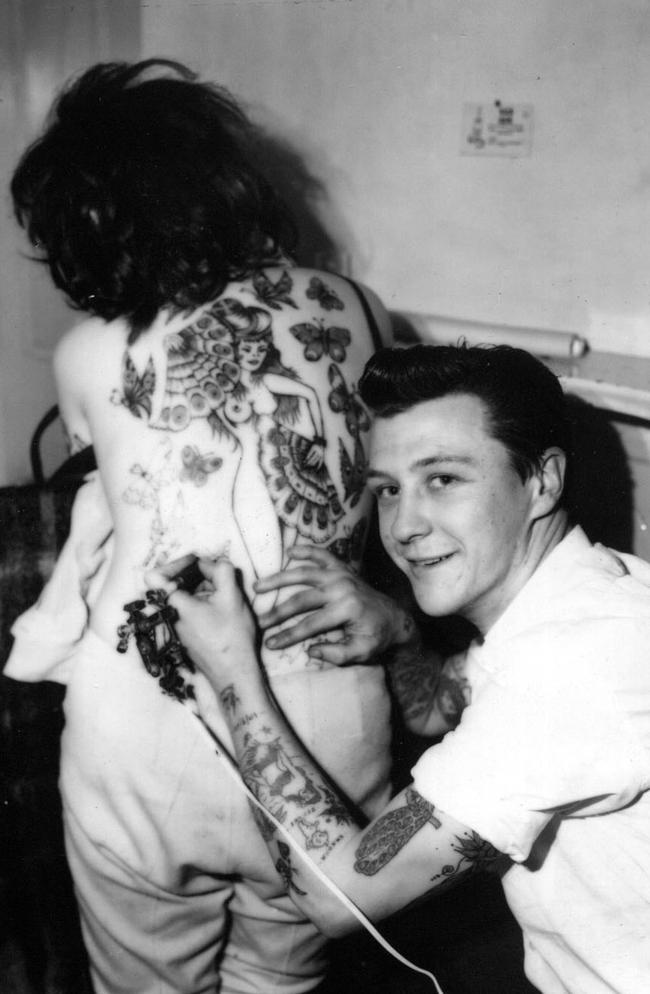 Les Bowen in his early tattooing years