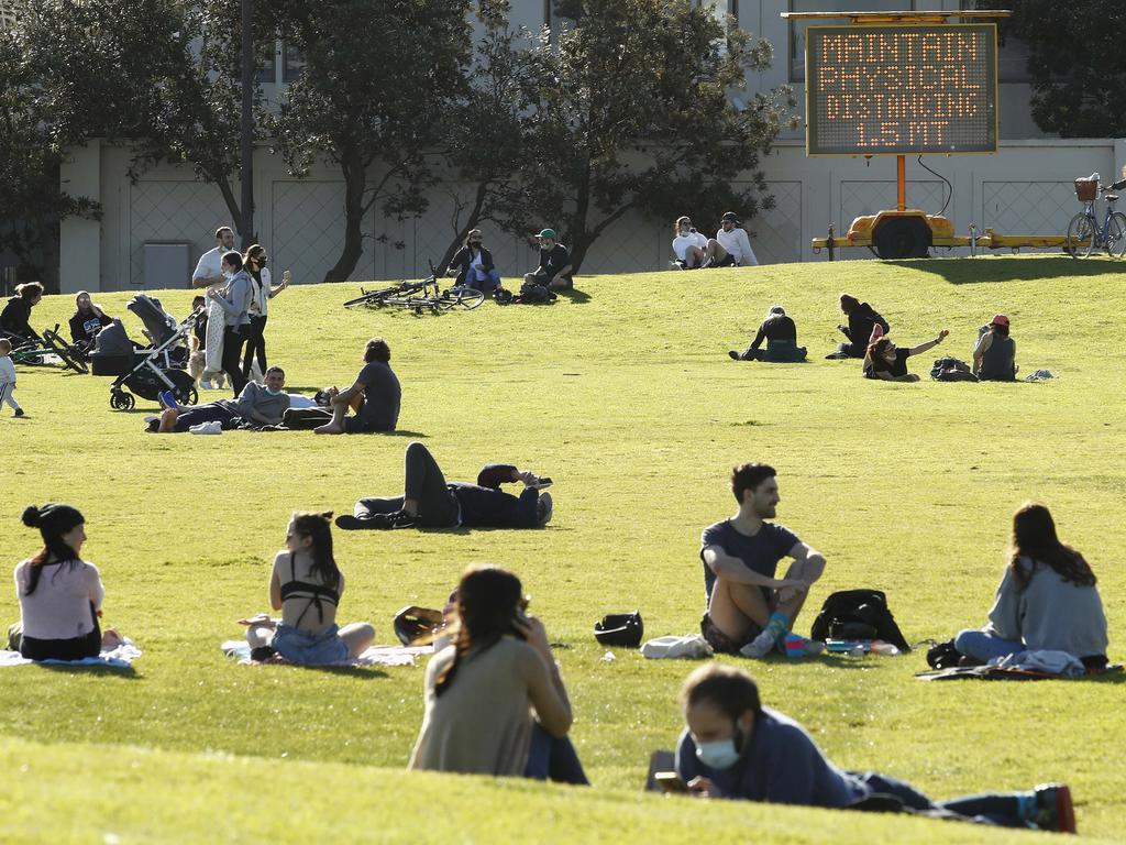 Melburnians are allowed to exercise or picnic in parks but must social distance and have face masks. Picture: Daniel Pockett/NCA NewsWire