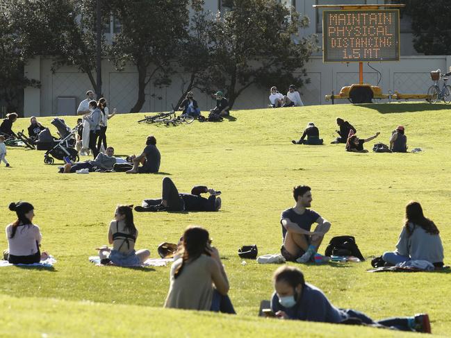 Melburnians are allowed to exercise or picnic in parks but must social distance and have face masks. Picture: Daniel Pockett/NCA NewsWire