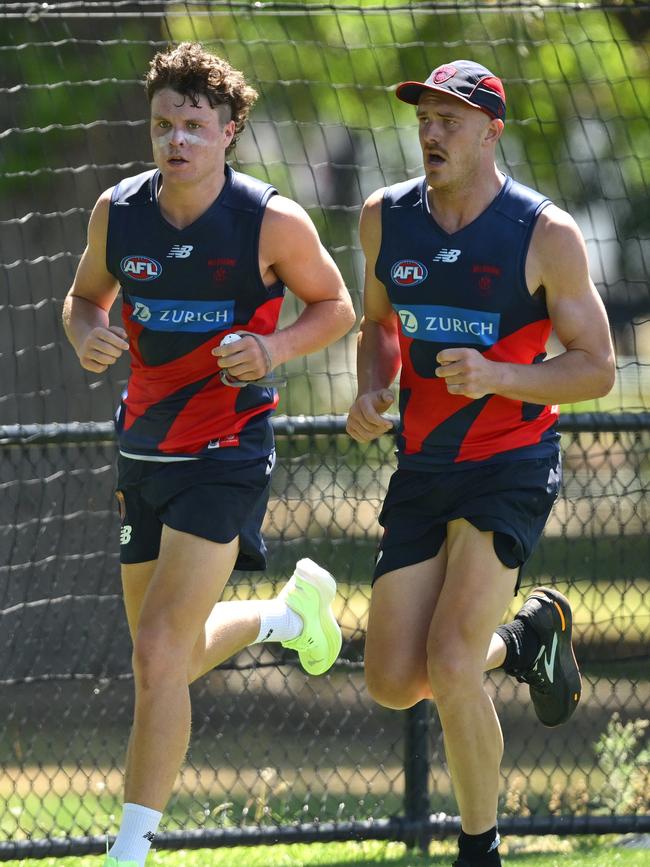 Aidan Johnson running laps with Harvey Langford. Picture: Quinn Rooney/Getty Images