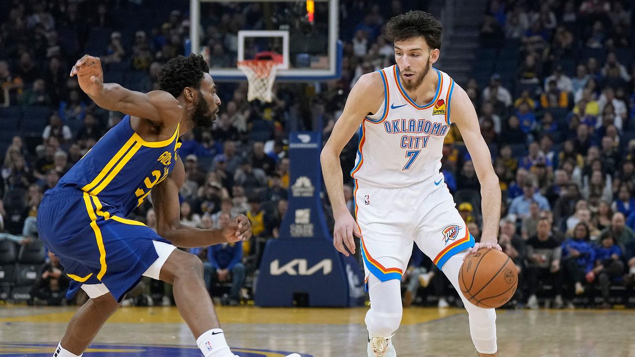 SAN FRANCISCO, CALIFORNIA - NOVEMBER 16: Chet Holmgren #7 of the Oklahoma City Thunder dribbles the ball while guarded by Andrew Wiggins #22 of the Golden State Warriors during the first quarter at Chase Center on November 16, 2023 in San Francisco, California. NOTE TO USER: User expressly acknowledges and agrees that, by downloading and or using this photograph, User is consenting to the terms and conditions of the Getty Images License Agreement. Thearon W. Henderson/Getty Images/AFP (Photo by Thearon W. Henderson / GETTY IMAGES NORTH AMERICA / Getty Images via AFP)