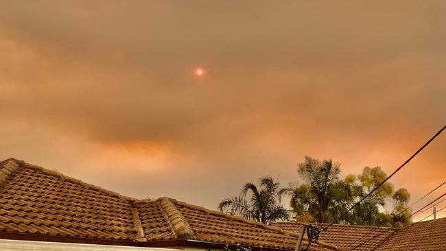 Orange smoke haze in Sydney during the Black Summer fires on December 5, 2019. Picture: X