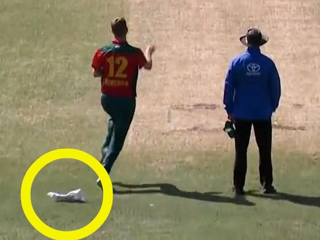 Riley Meredith runs in to bowl during the Marsh One Day Cup against New South Wales