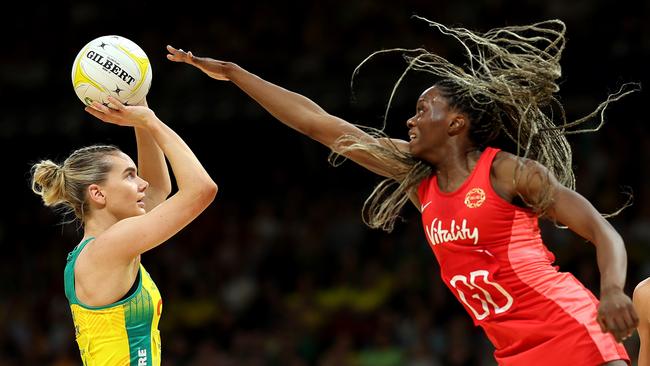 SYDNEY, AUSTRALIA - SEPTEMBER 22: Kiera Austin of the Diamonds is challenged by Funmi Fadoju of the Roses during game two of the international series between Australia Diamonds and England Roses at Qudos Bank Arena on September 22, 2024 in Sydney, Australia. (Photo by Mark Metcalfe/Getty Images) *** BESTPIX ***