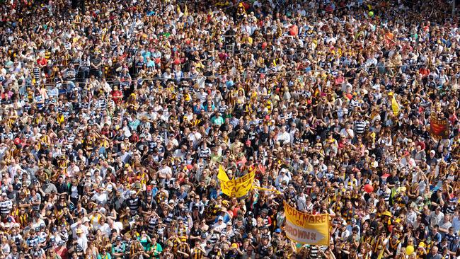 Masses of Geelong and Hawthorn fans turned out to the 2008 parade. Two Melbourne teams equals no room to move in the CBD. Picture: HWT Library.