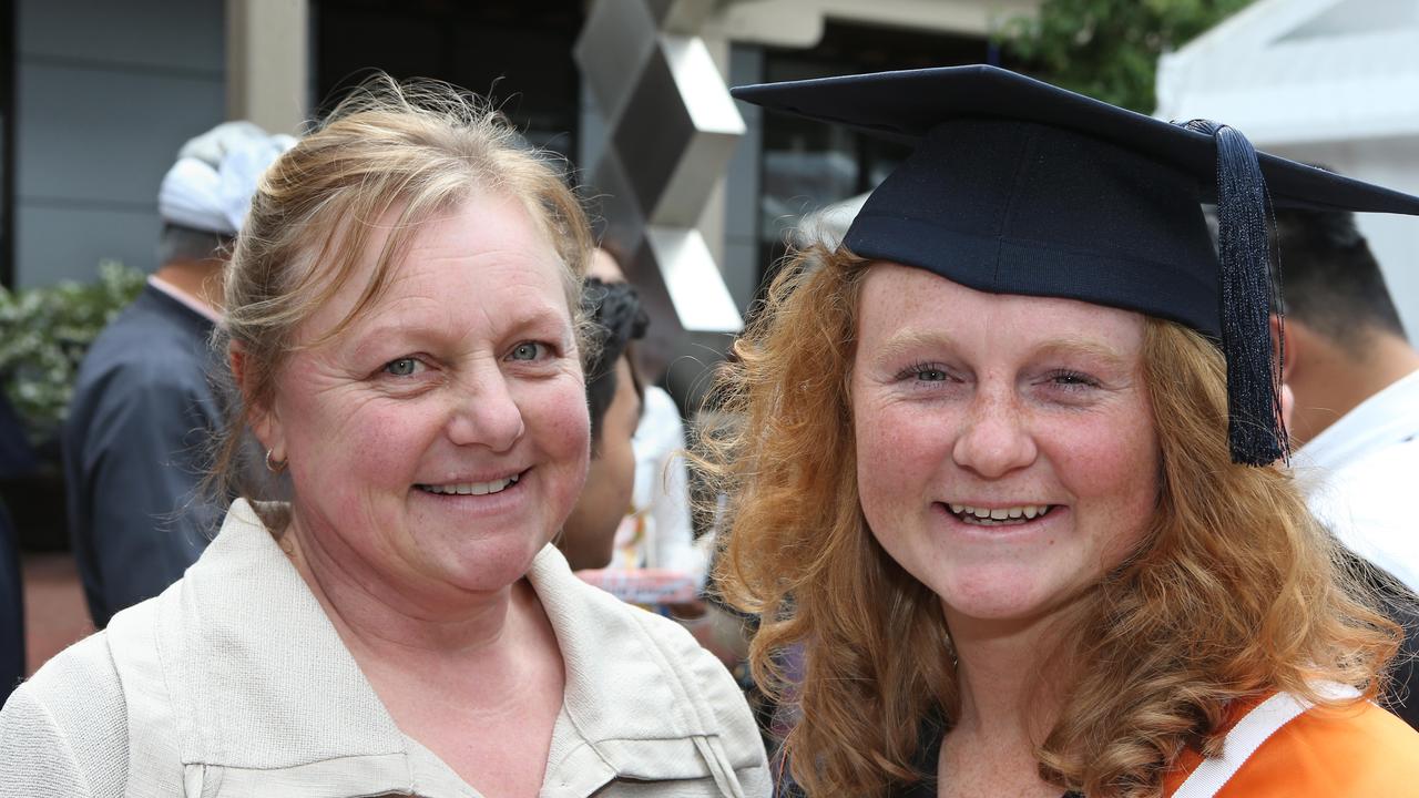 Deakin graduation: Amanda and Jessica Quinlivan