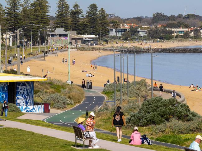 Hot weather photo at Elwood Beach, a bunch of uni friends enjoy the warm weather. Picture: Jason Edwards