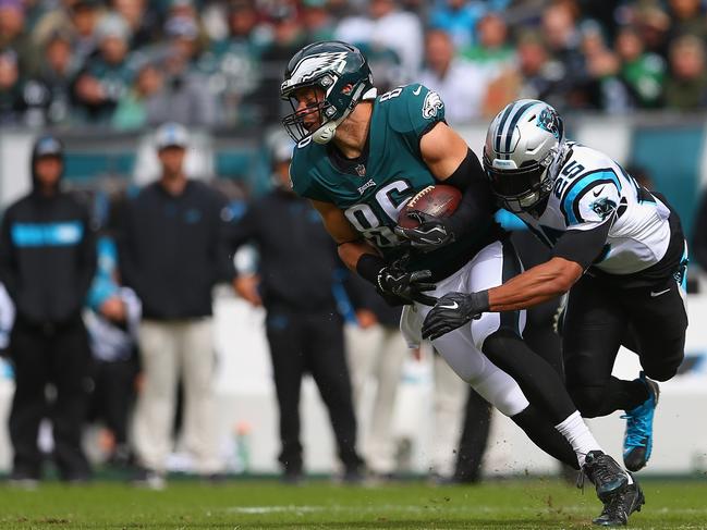 Tight end Zach Ertz #86 of the Philadelphia Eagles catches a first-down pass as he tackled by strong safety Eric Reid #25 of the Carolina Panthers. Picture: Getty Images