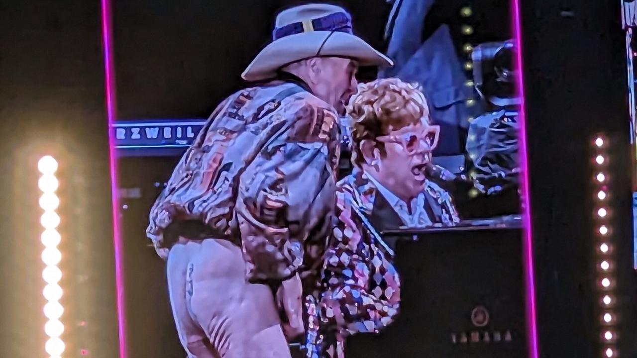 Molly Meldrum drops his pants on stage at an Elton John concert