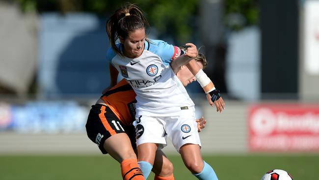 Lauren Barnes is tackled by Maili Forbes.