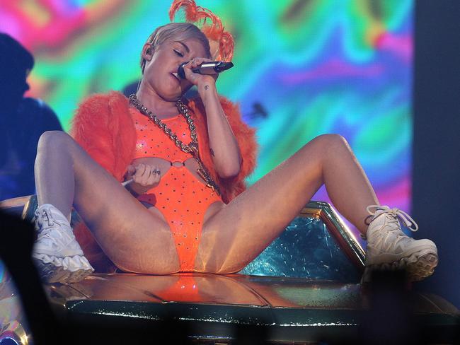 Are pop stars like Miley Cyrus, Nicki Minaj, Rihanna and J-Lo becoming  strippers? | Herald Sun