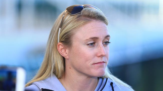 Sally Pearson speaks to the media after withdrawing from the 2016 Rio Olympics.