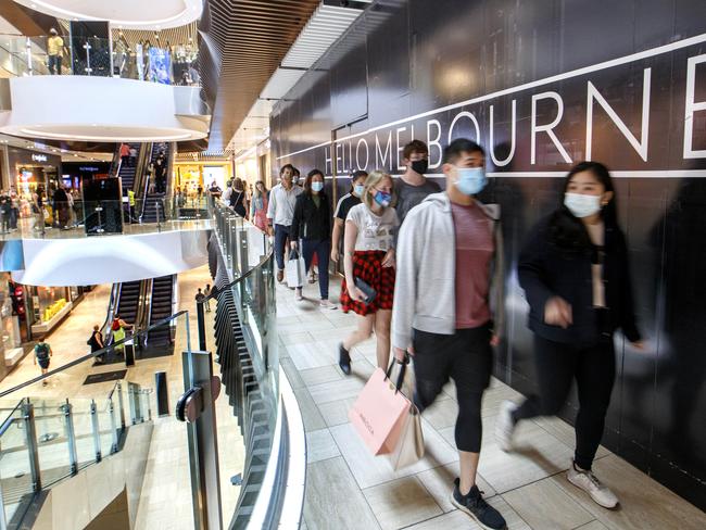 MELBOURNE, AUSTRALIA - NewsWire Photos MARCH 7 2021: Crowds of people shopping in MelbourneÃs CBD on Sunday afternoon as record trade surplus and retail sales surges add to Australia's post COVID recovery.Picture: NCA NewsWire / David Geraghty