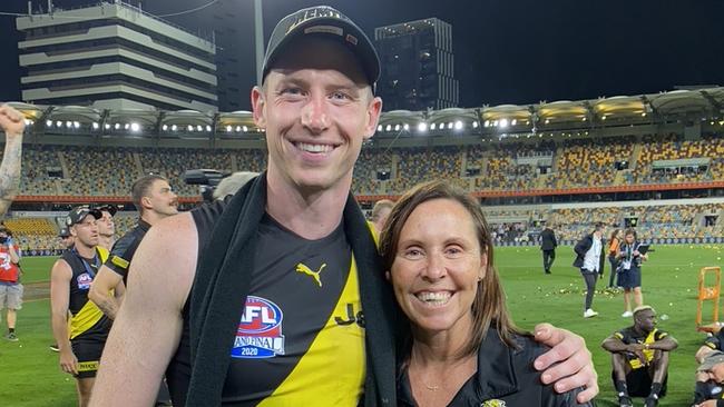 Murray with Dylan Grymes after Richmond’s Premiership win.