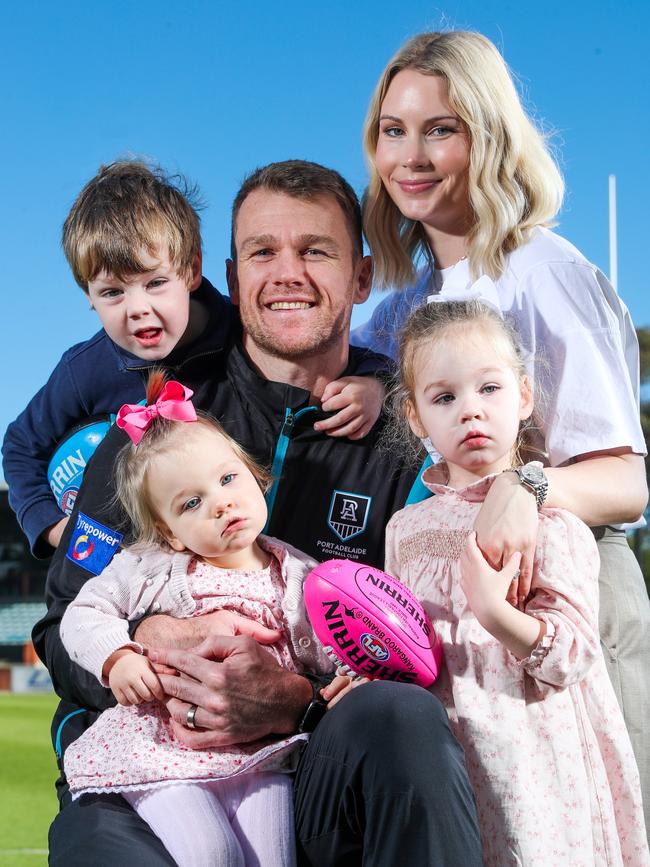 Robbie Gray with his wife Annabel and children Aston 4, Willow, 16 months and Clementine, 3. Picture: Sarah Reed