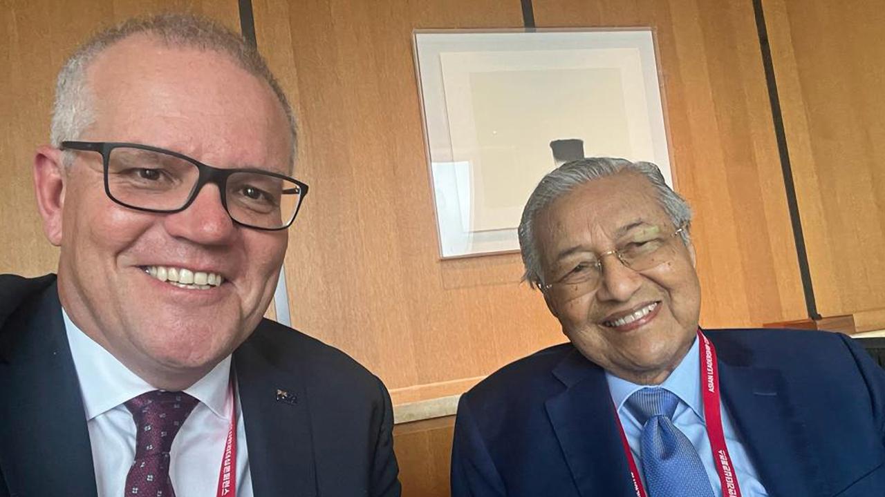 Scott Morrison and Mahathir bin Mohamad at the Asian leaders summit in Seoul. Picture: Supplied