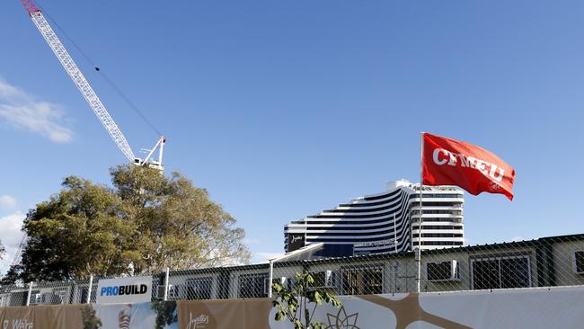 The CFMEU union flag flying at the Jupiters construction site, Broadbeach. Photo: Jerad Williams