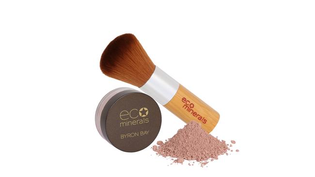 Byron Bay company Eco Minerals vegan makeup. Blush with makeup brush