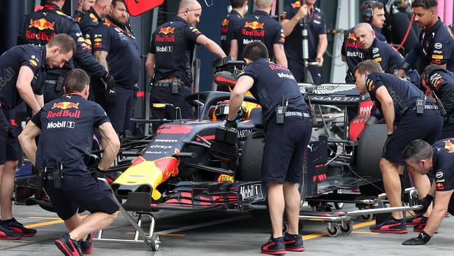 Red Bull change tyres on Daniel Ricciardo’s car during qualifying.