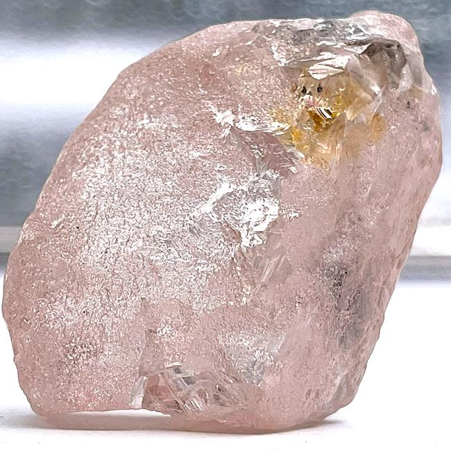 A 170 carat pink diamond -- dubbed The Lulo Rose -- that was discovered at the Lulo mine in Angola's diamond-rich northeast region. (Photo by Handout / LUCAPA DIAMOND COMPANY LIMITED / AFP)